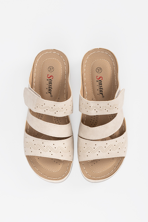 Šlepetės ant žemos platformos ryškiai...