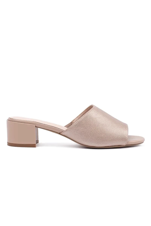 smėlio spalvos šlepetės ant aukštakulnių