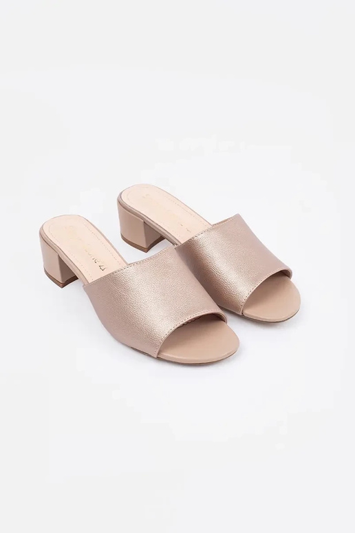 smėlio spalvos šlepetės ant aukštakulnių