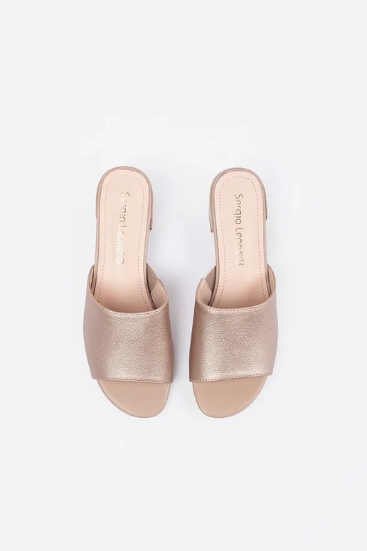 smėlio spalvos šlepetės ant aukštakulnių