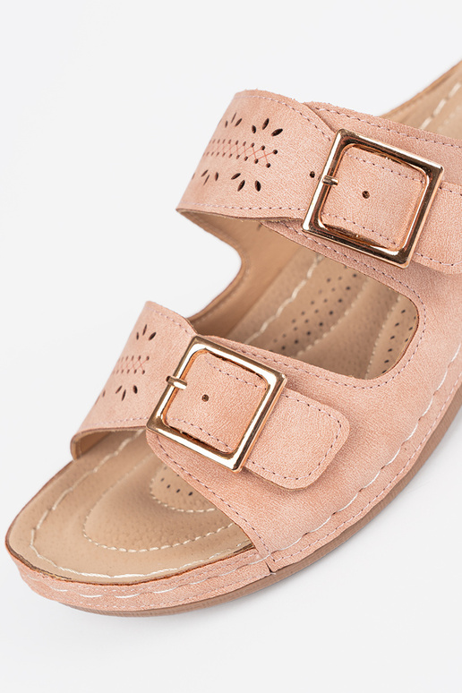 Basutės ant žemos platformos su...