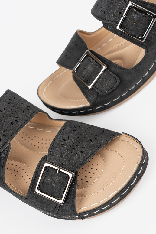 Basutės ant žemos platformos su...