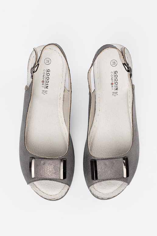 Moteriškos pilkos spalvos sandalai... Moteriškos pilkos spalvos sandalai...