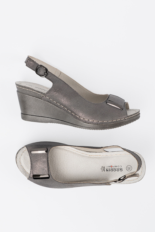 Moteriškos pilkos spalvos sandalai... Moteriškos pilkos spalvos sandalai...