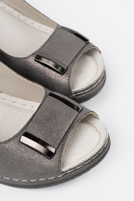 Moteriškos pilkos spalvos sandalai... Moteriškos pilkos spalvos sandalai...