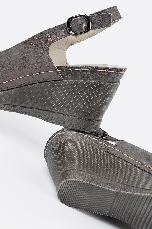 Moteriškos pilkos spalvos sandalai... Moteriškos pilkos spalvos sandalai...