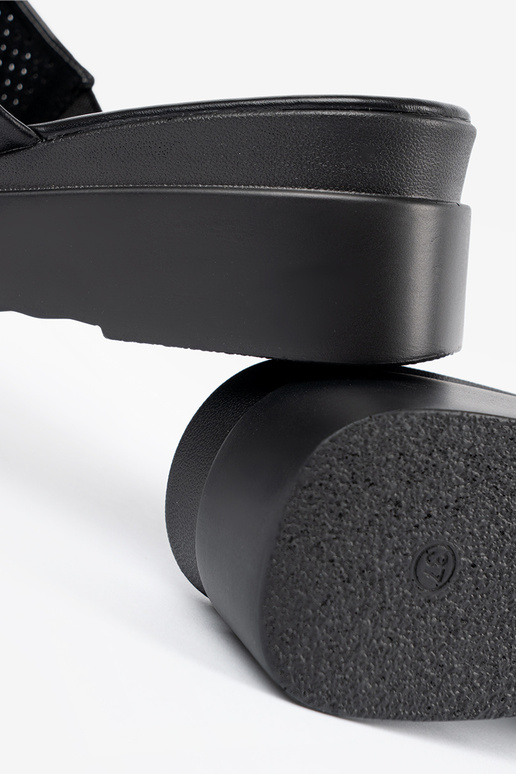 Ažūrinės šlepetės su platforma juodos...