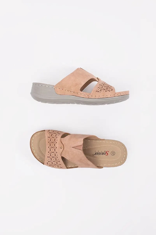 Šlepetės ant žemos platformos pudros...