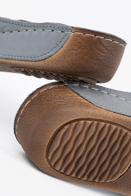 Odinės šlepetės pilkos spalvos