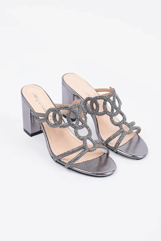 sidabro spalvos šlepetės ant...