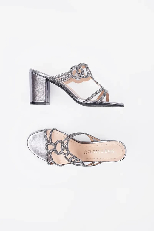 sidabro spalvos šlepetės ant...