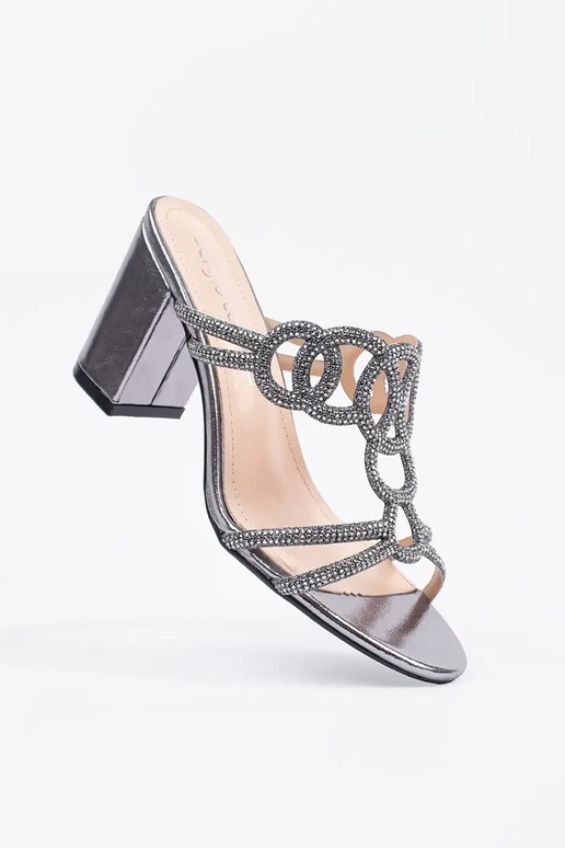 sidabro spalvos šlepetės ant...