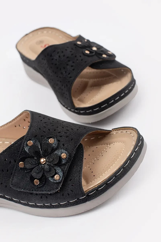 juodos spalvos moteriškos šlepetės...