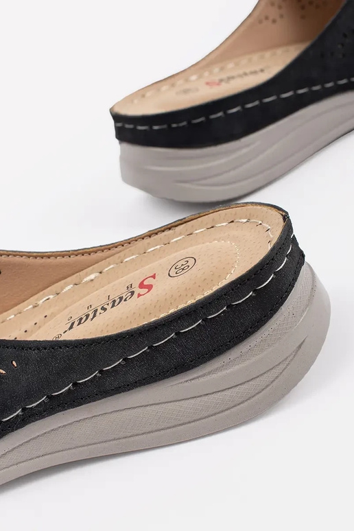 juodos spalvos moteriškos šlepetės...