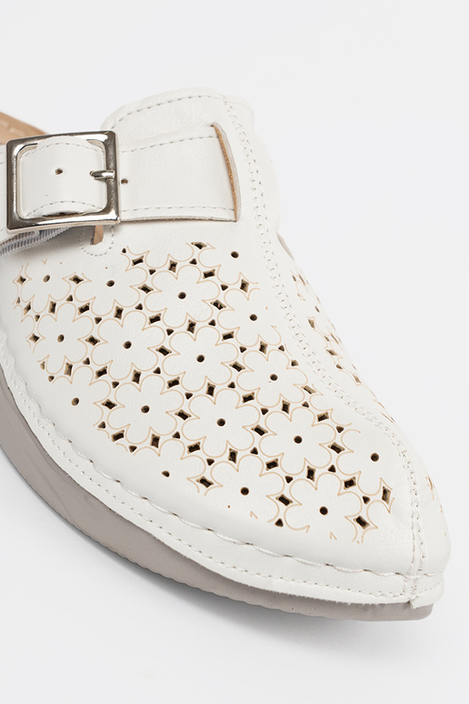 Šlepetės su uždarais pirštais ir...