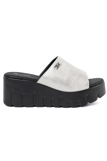 Šlepetės su juoda platforma...