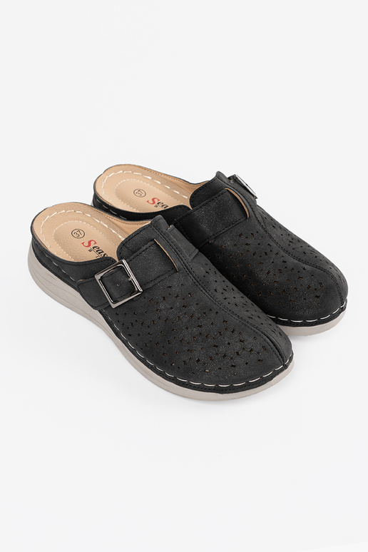 Šlepetės su uždarais pirštais ir...