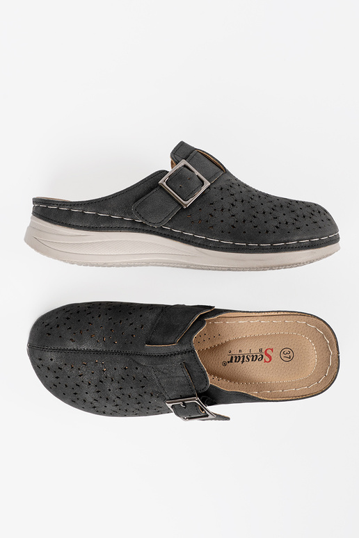 Šlepetės su uždarais pirštais ir...