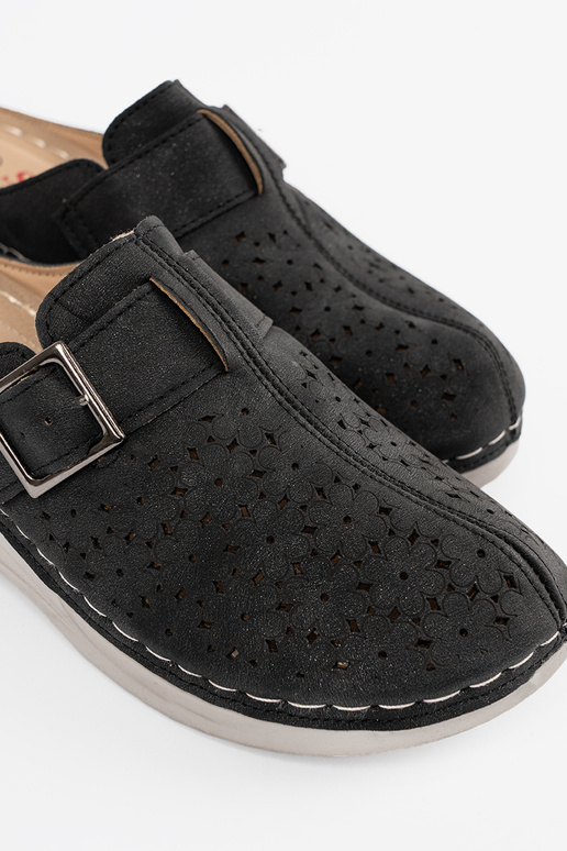 Šlepetės su uždarais pirštais ir...