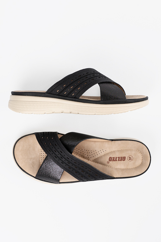 Šlepetės su platforma juodos spalvos