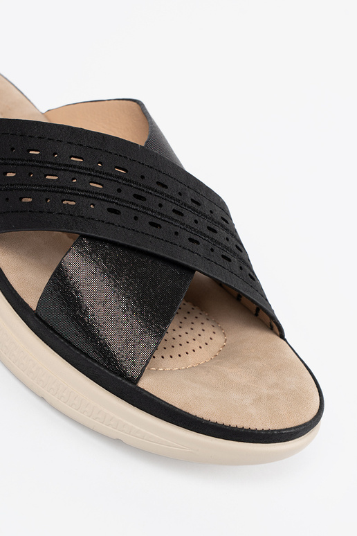 Šlepetės su platforma juodos spalvos