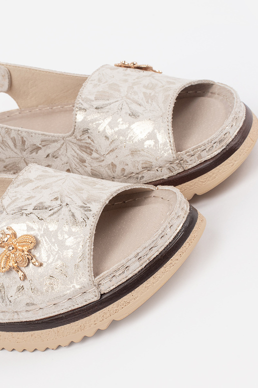 Drama kaulo spalvos platforminiai...