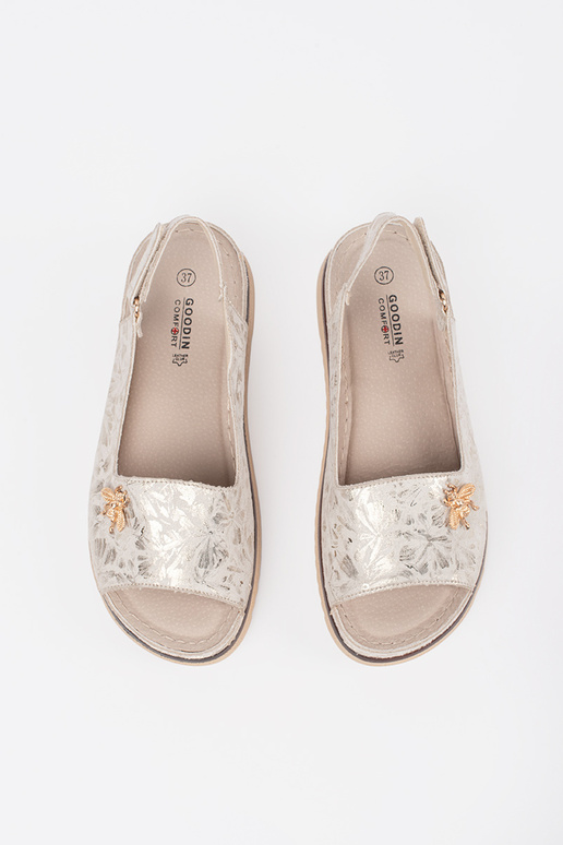 Drama kaulo spalvos platforminiai...