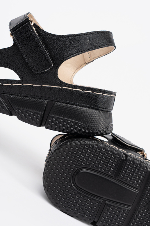 Juodos spalvos klasikiniai sandalai...