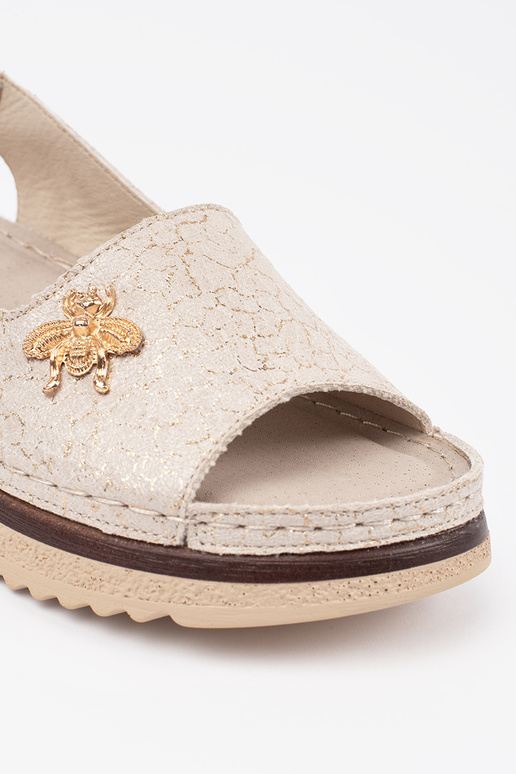 Smėlio spalvos platforminiai sandalai...