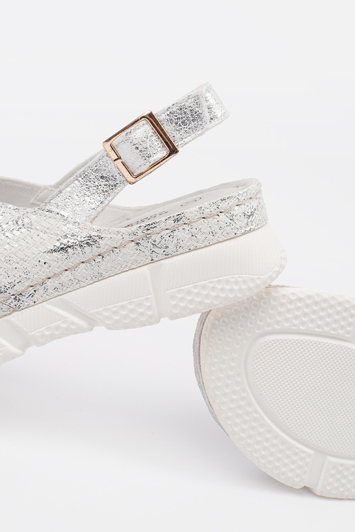 Baltos basutės butas