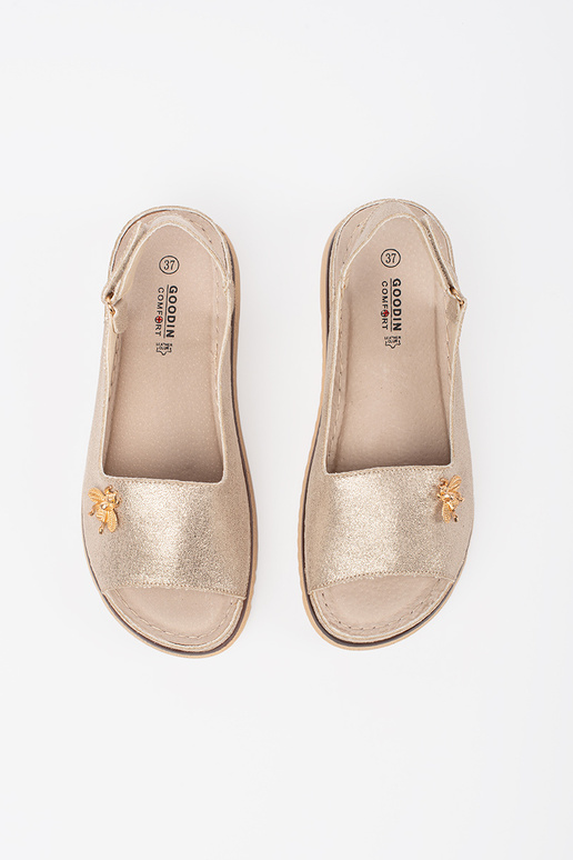 Aukso spalvos platforminiai sandalai... Aukso spalvos platforminiai sandalai...