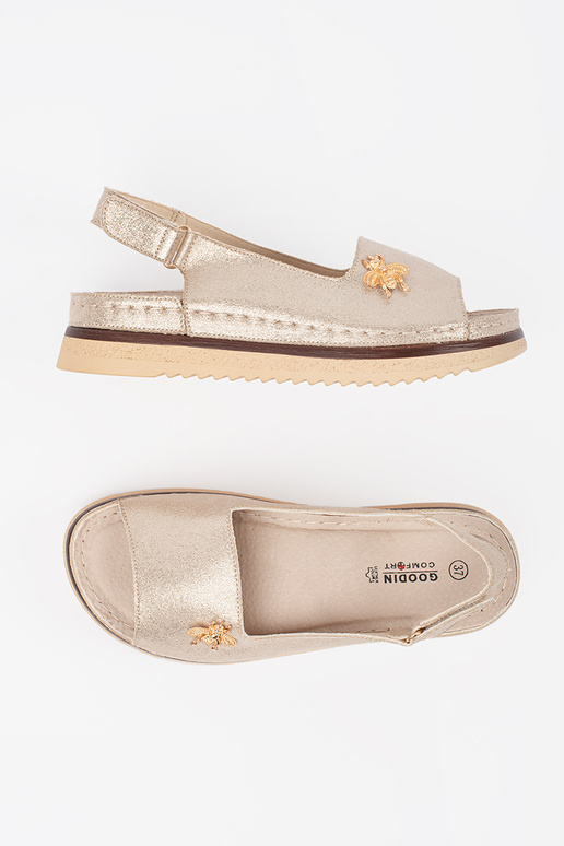 Aukso spalvos platforminiai sandalai... Aukso spalvos platforminiai sandalai...