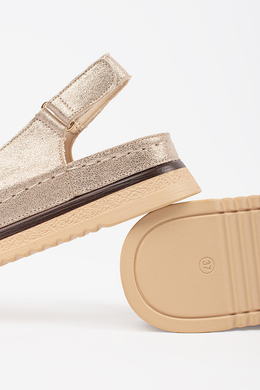 Aukso spalvos platforminiai sandalai... Aukso spalvos platforminiai sandalai...