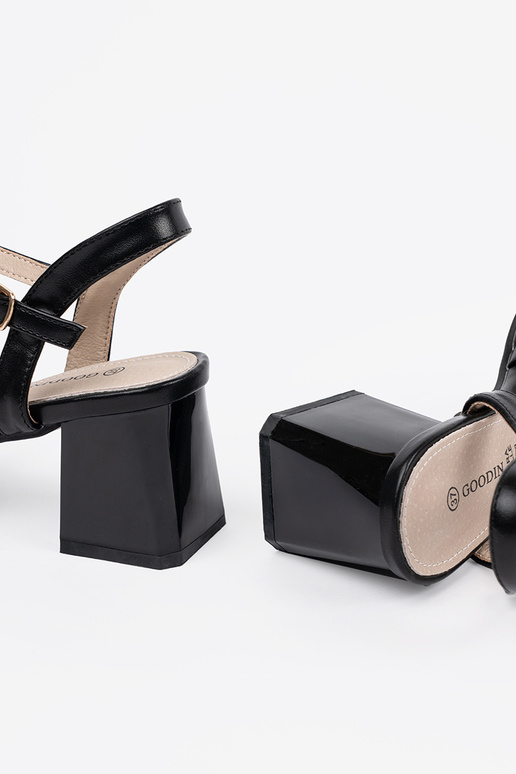 Juodos basutės ant kulno