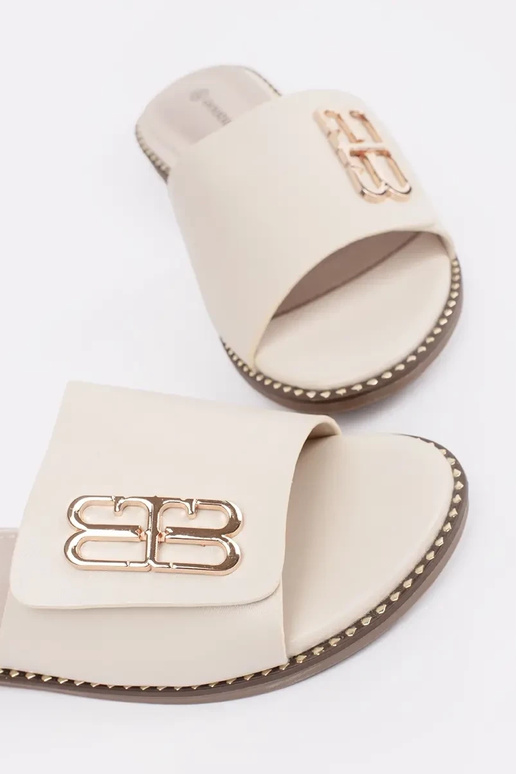 dramblio kaulo spalvos šlepetės... dramblio kaulo spalvos šlepetės...