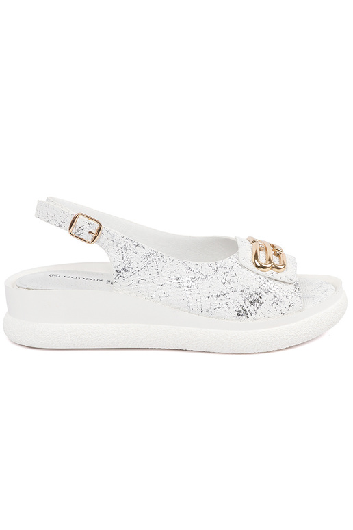 Baltos basutės su dekoracijomis