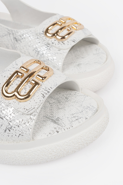 Baltos basutės su dekoracijomis