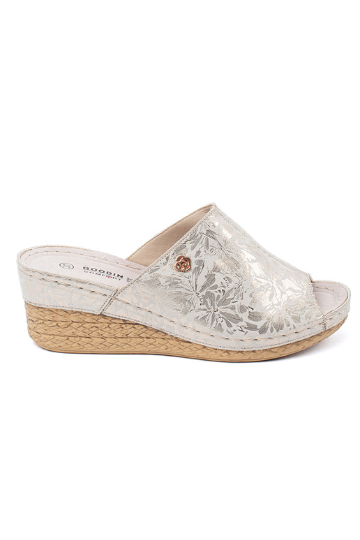 Dramaivio kaulo spalvos šlepetės ant... Dramaivio kaulo spalvos šlepetės ant...