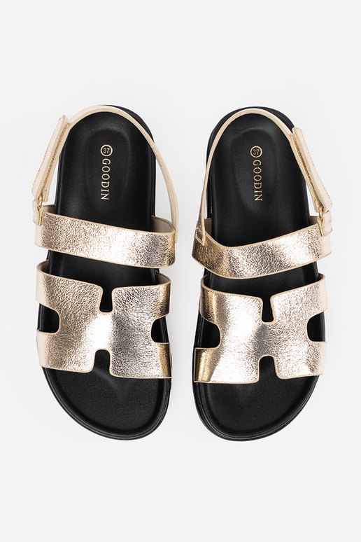 Klasikinio modelio sandalai su... Klasikinio modelio sandalai su...