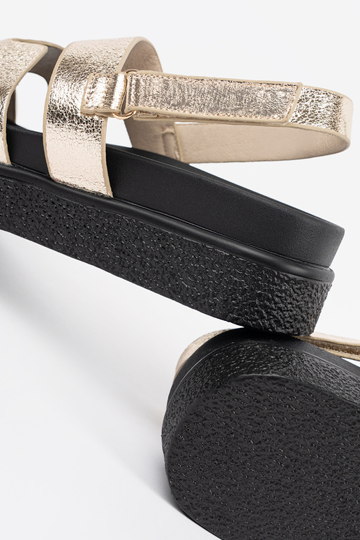 Klasikinio modelio sandalai su... Klasikinio modelio sandalai su...