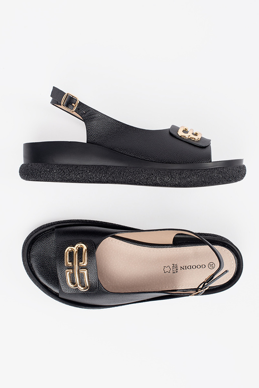 Juodi butai sandalai su dekoracija