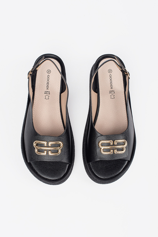 Juodi butai sandalai su dekoracija