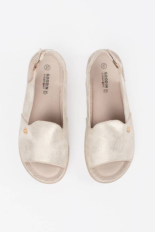 Aukso spalvos sandalai su odine įdėkle