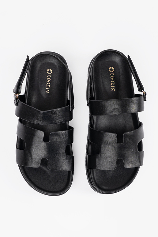 Juodos spalvos platforminiai sandalai