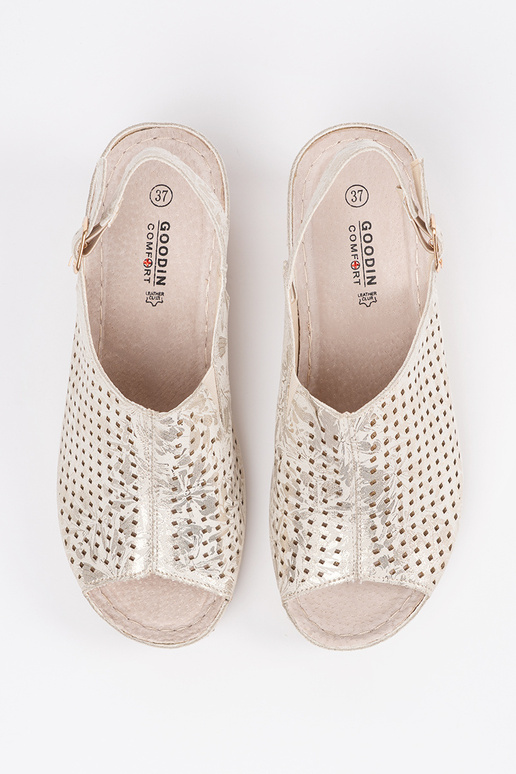 Smėlio spalvos basutės Smėlio spalvos basutės