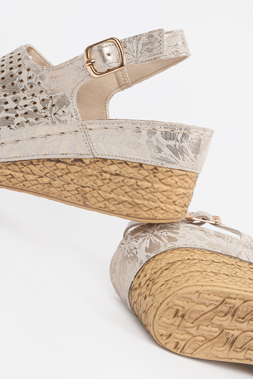 Smėlio spalvos basutės Smėlio spalvos basutės