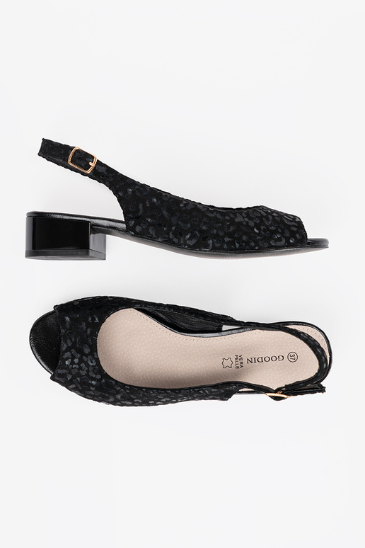 Juodi sandalai ant žemo kulno su...