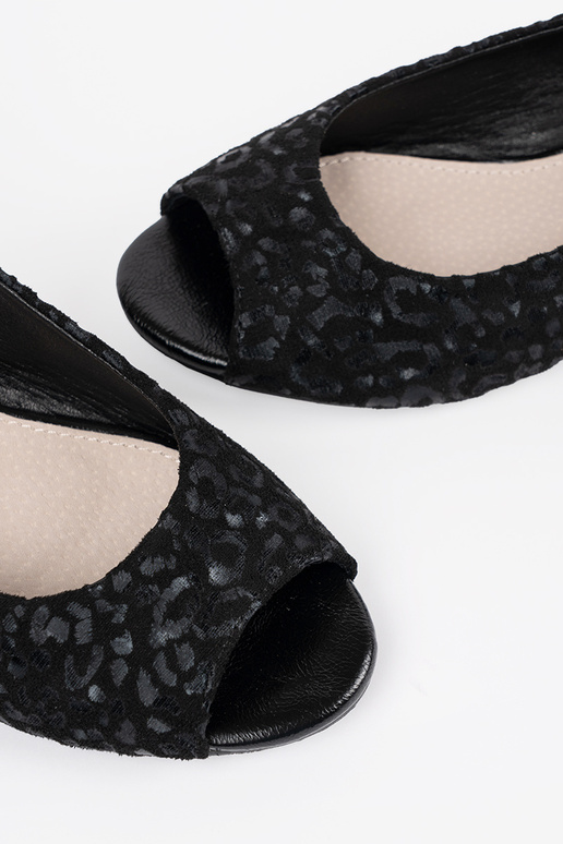 Juodi sandalai ant žemo kulno su...