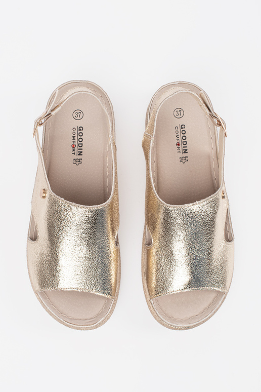 Aukso spalvos butiniai sandalai su... Aukso spalvos butiniai sandalai su...