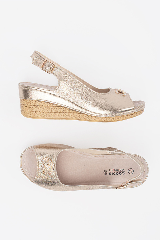 Aukso spalvos sandalai ant platformos... Aukso spalvos sandalai ant platformos...